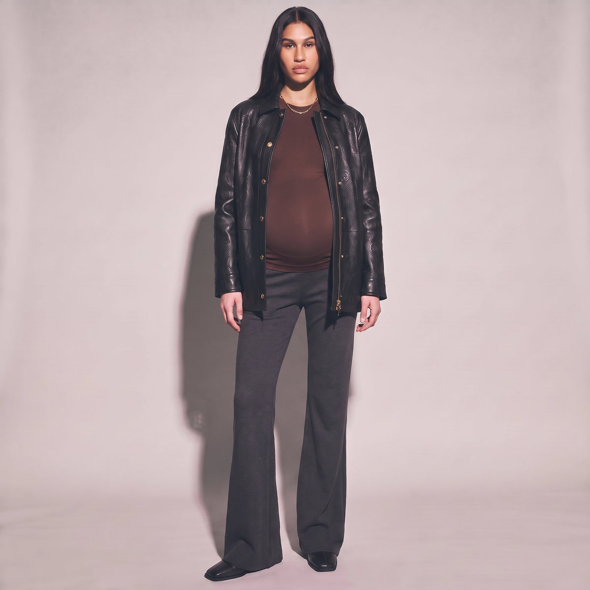 files/alma-nueva-flare-maternity-trousers-grey-front-bump.webp