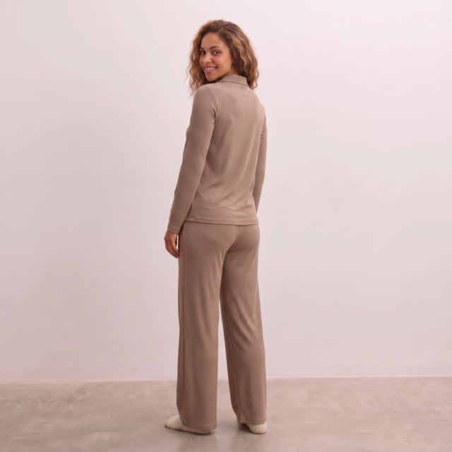 Button-Front Lounge Set